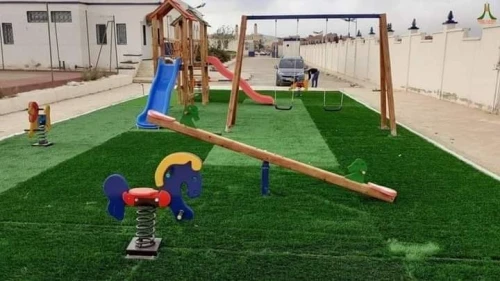 Aménagement Airs de jeux , Toboggan , Balançoire , jeux de ressort , bascule , banc public , 