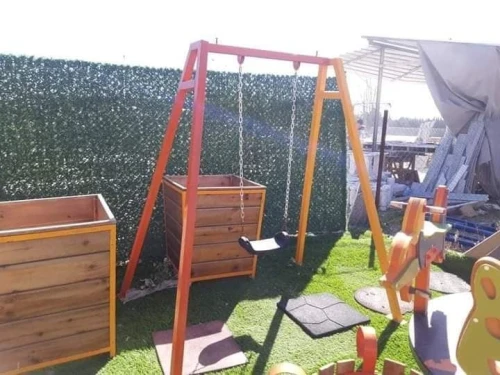 Airs de jeux , Toboggan , balançoire , bascule , tourniquet , jeux de ressort 