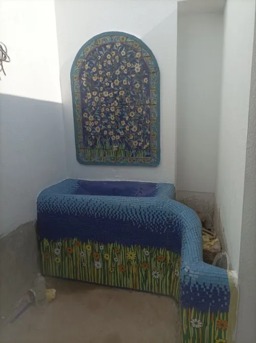 TABLES ET CHAISES EN MOSAIQUE ET FER FORGÉ 