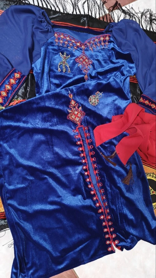 Robes kabyles en velour 9adiffa classe et modernes