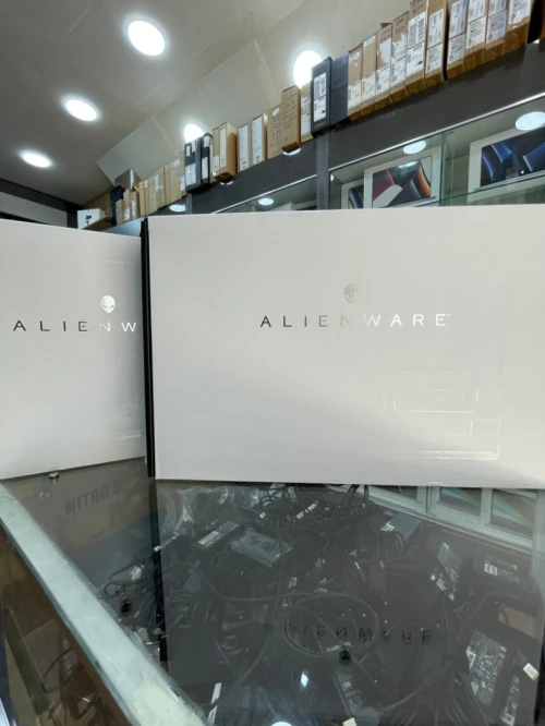 Alienware M16 R2 ultra 9 185H  32G DRR5  1T  SSD NVME  RTX 4070 8G 