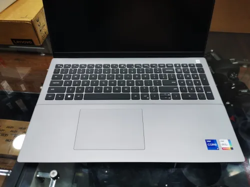 DELL VOSTRO 5620 I7 12ÈME 16GB 512GB 