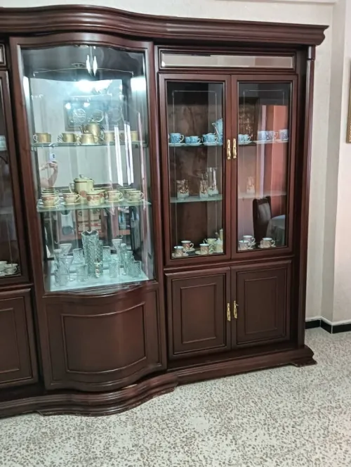 Chambre à coucher et argenterie bibliothèque a vendre 