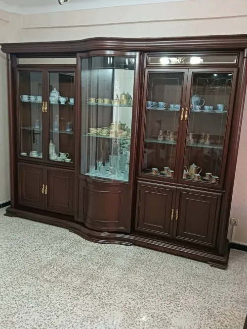 Chambre à coucher et argenterie bibliothèque a vendre 