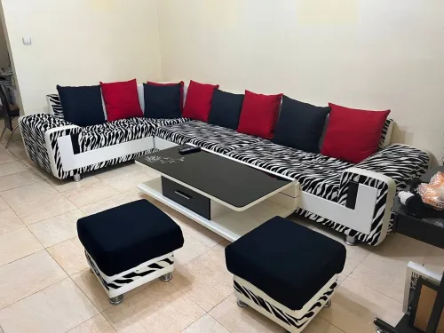 Salon L avec 2 Poufs