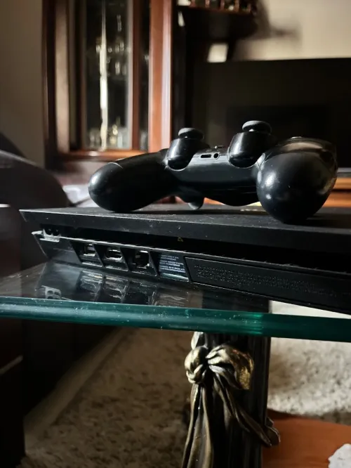 PS4 Slim 500Gb avec boite + Read Dead 2