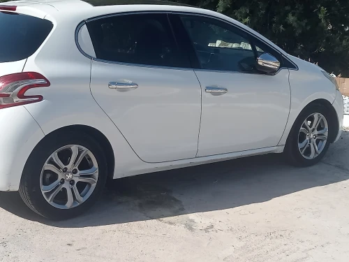 Peugeot 208 2015 Allure