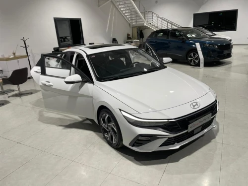 Hyundai ELANTRA 2025 