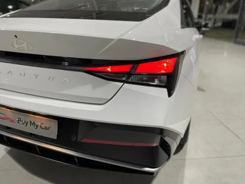 Hyundai Elantra 2025 