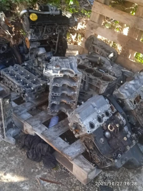 Moteur 1.9 DCI + Moteur 1.5 DCI 