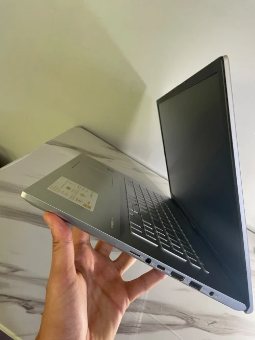 ASUS VivoBook 17