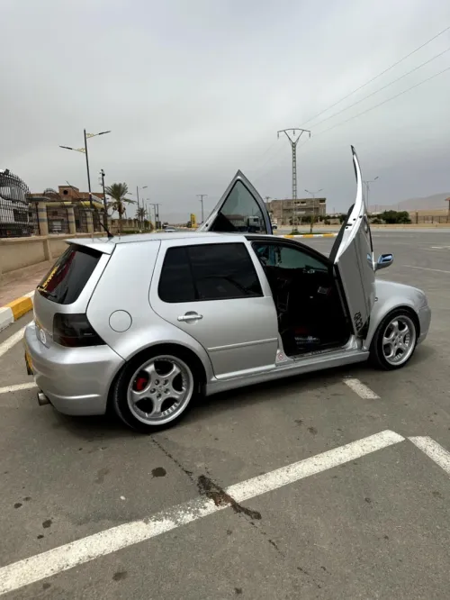 Volkswagen Golf 4 R32.v6-3.2 4 mouton 2001 Albanie