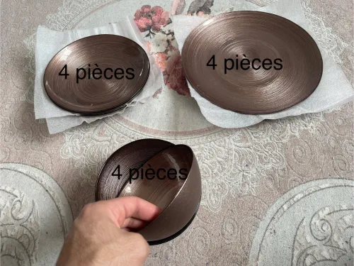 Vaisselle 12 pièces, jamais utilisé.