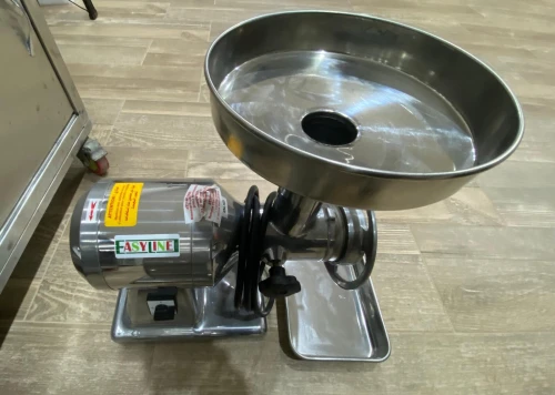 Hachoir de viande, easyline made in Italy 25kg, jamais utilisé.