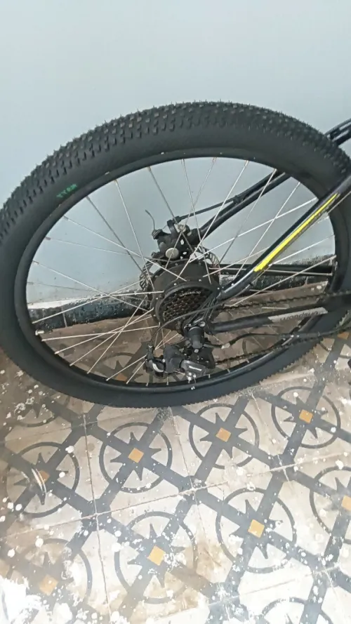 Vélo électrique avec chargeur 