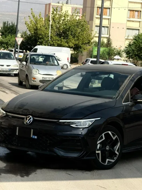 Volkswagen Golf 8 2025 Pro R-line