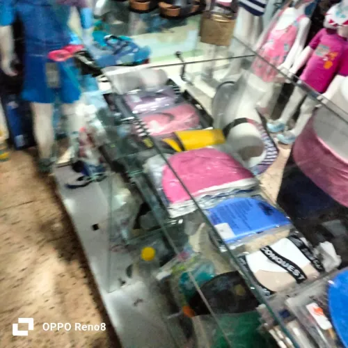 Matériel de magasin avec équipement