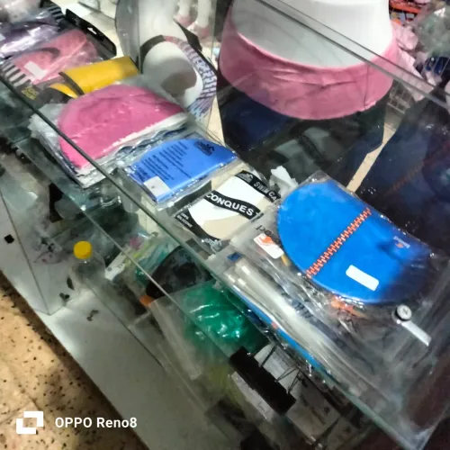 Matériel de magasin avec équipement