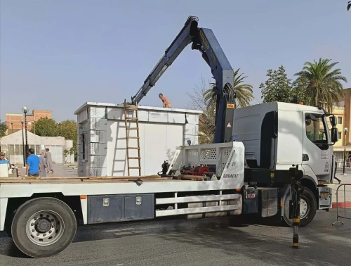 Camion grue dépannage 10 ton avec grue de 9 ton.
