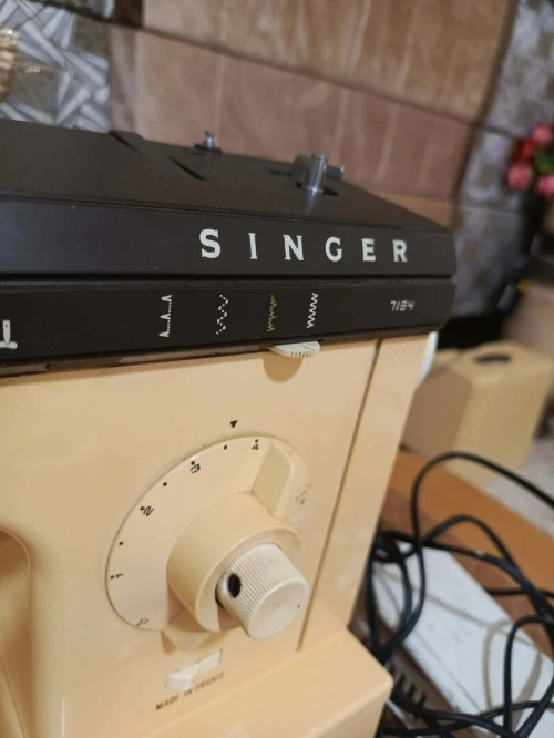 ماكينة خياطة منزلية singer