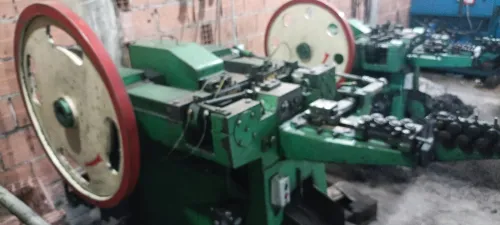 Machine a clous المسمار