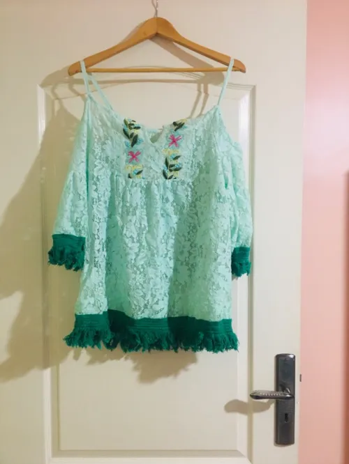 Vêtements de très bonne qualité à vendre .