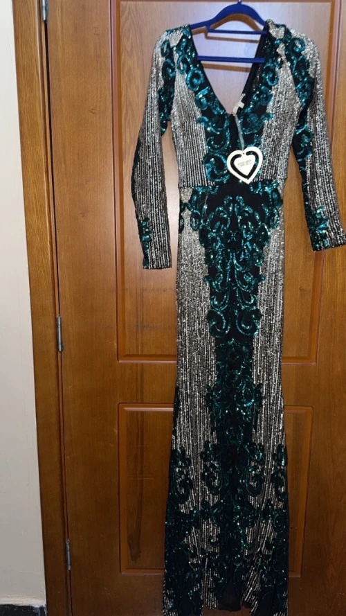 Robe de Soirée noir et vers à strasse