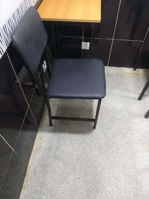 tables de classe et chaises