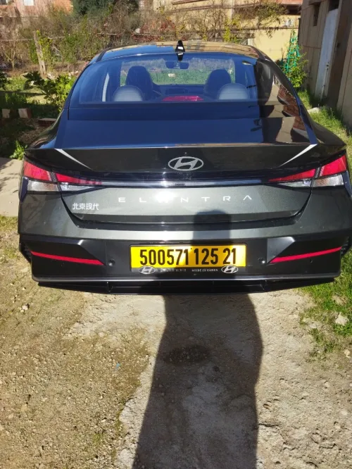 Hyundai Elantra 2025 