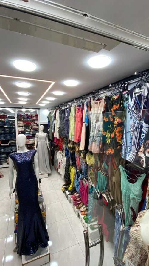 Magasin a liquider سلعة تع حانوت للبيع جملة