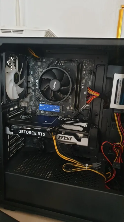 PC GAMER RYZEN 5 8500G RTX 5060TI 16GB