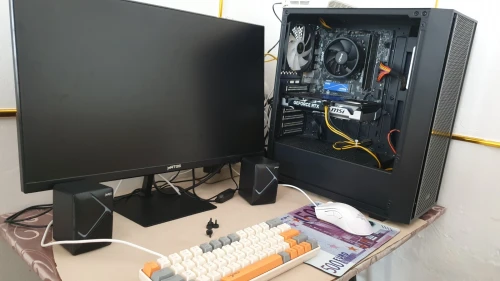 PC GAMER RYZEN 5 8500G RTX 5060TI 16GB