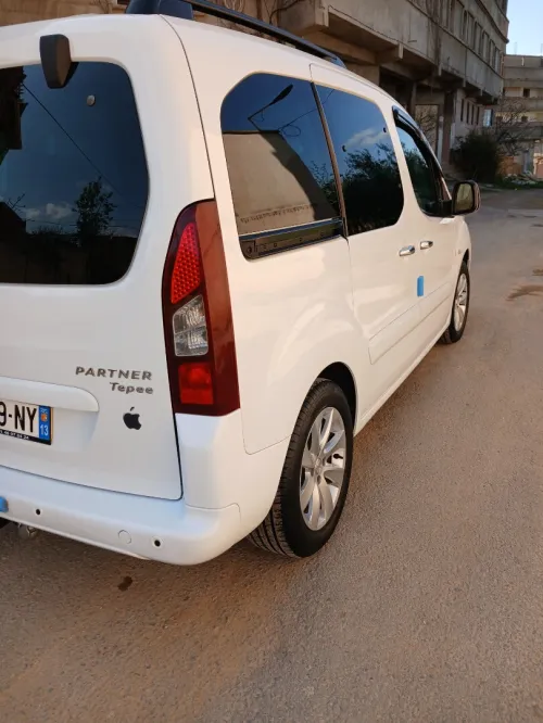 Peugeot Partner 2017 Tepee Allure 