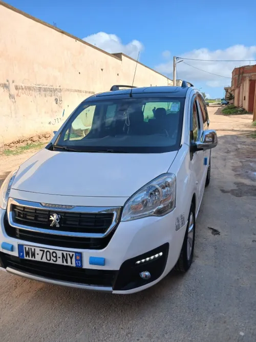 Peugeot Partner 2017 Tepee Allure 