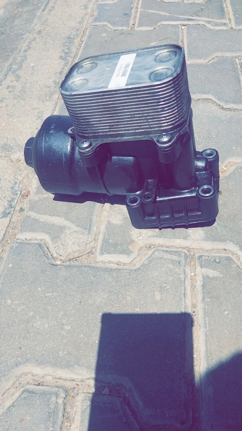 support de filtre à huile avec échangeur thermique (refroidisseur d'huile) pour moteurs du groupe Volkswagen 03L 117 021 C, utilisée sur plusieurs moteurs diesel 2.0 TDI (famille EA189)