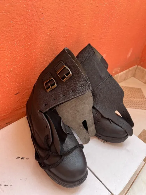 Godasse sécurité homme + 1 godasse pompier