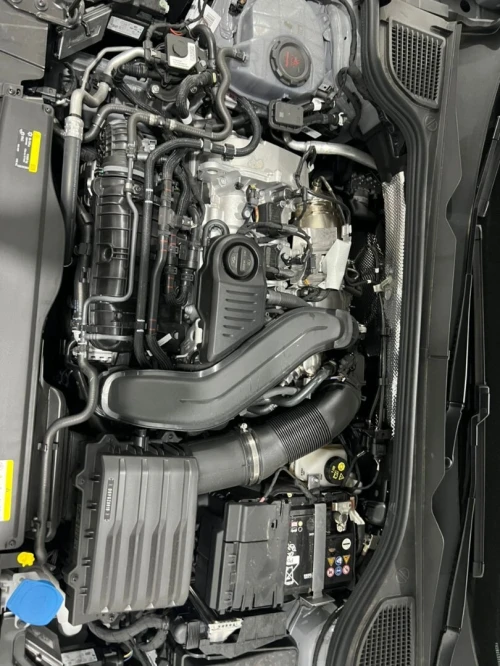 Volkswagen Golf 8 2025 R-Line