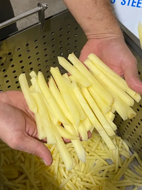 قشارة بطاطا، قاطعة بطاطا و سوفيد  Éplucheur, découpeuse et sous vide