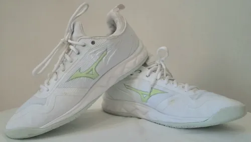 Mizuno wave lyminous 2
