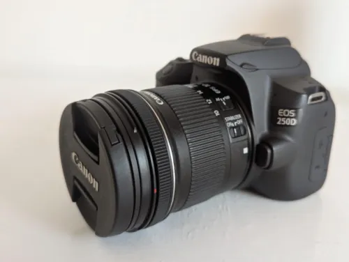 Canon EOS 250D avec deux objectifs + accessoires 