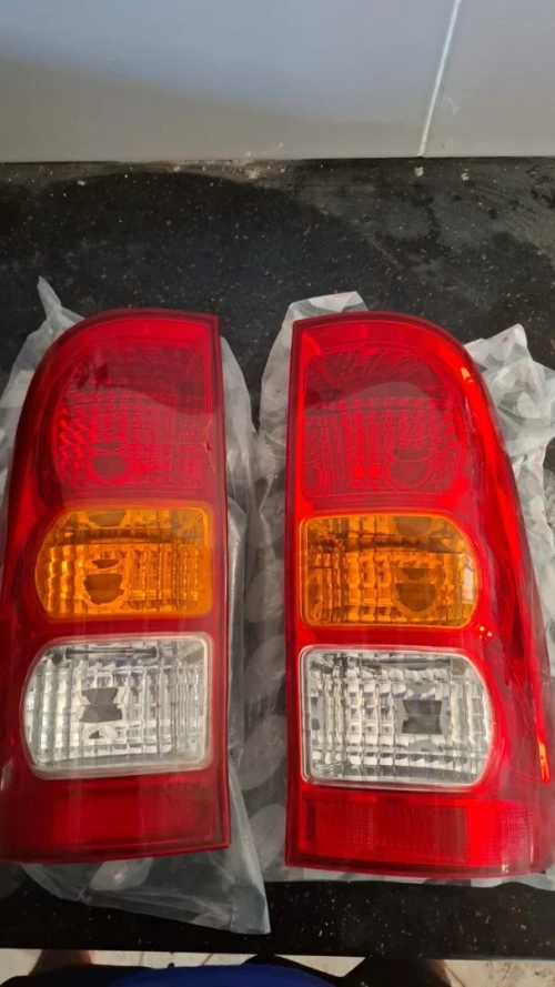 stop arrière Toyota Hilux 2010 d'origine 