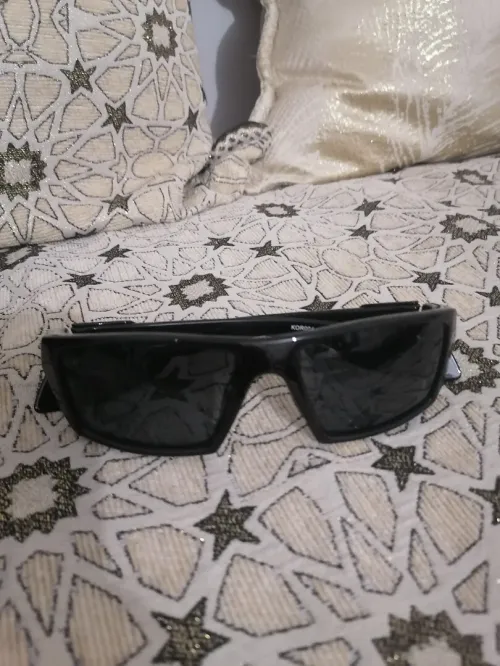 deux paires de lunettes originales