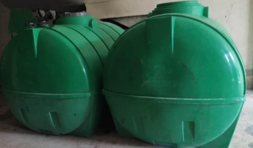 الات التعبئة والتغليف المواد السائلة Machines de remplissage et d'emballage de liquides