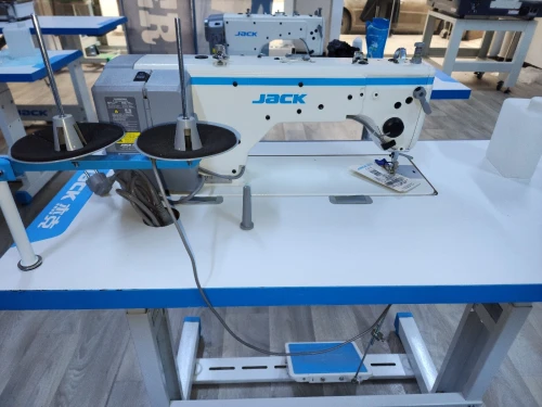 Jack A5e الة خياطة  droite