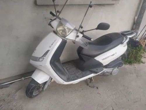 Peugeot scooter 2013