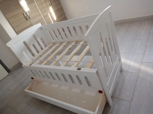 Lit bébé bois rouge سرير بيبي 