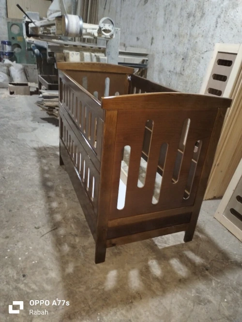 Lit bébé bois rouge سرير بيبي 