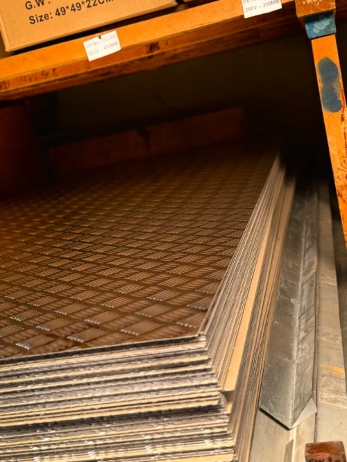 tole aluminium strié
