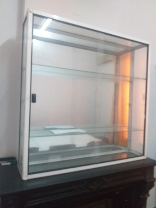 3 Vitrines