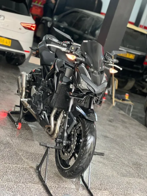 Kawasaki Z900 